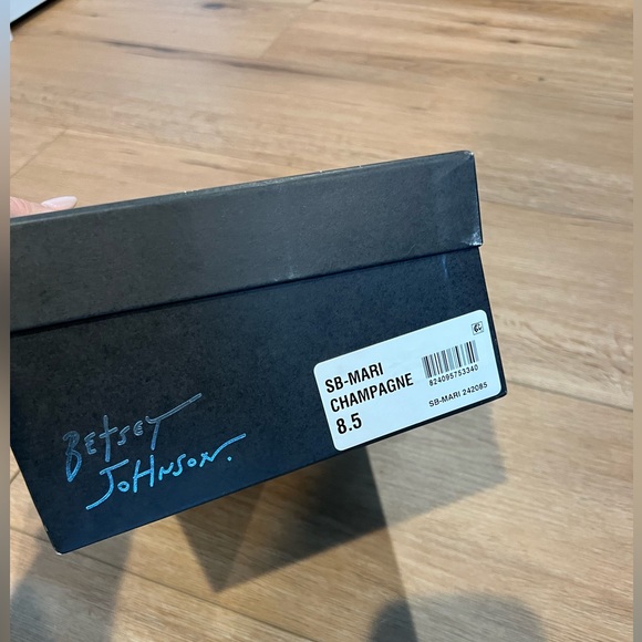 Betsy Johnson SB Mari - Picture 2 of 4